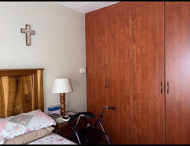 2 BEDROOM FLAT FOR SALE IN VANDERBIJLPARK SE 2